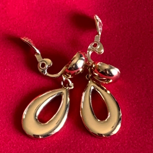 Women Monet earrings Hoop Clip-on Earrings - Picture 3 of 4